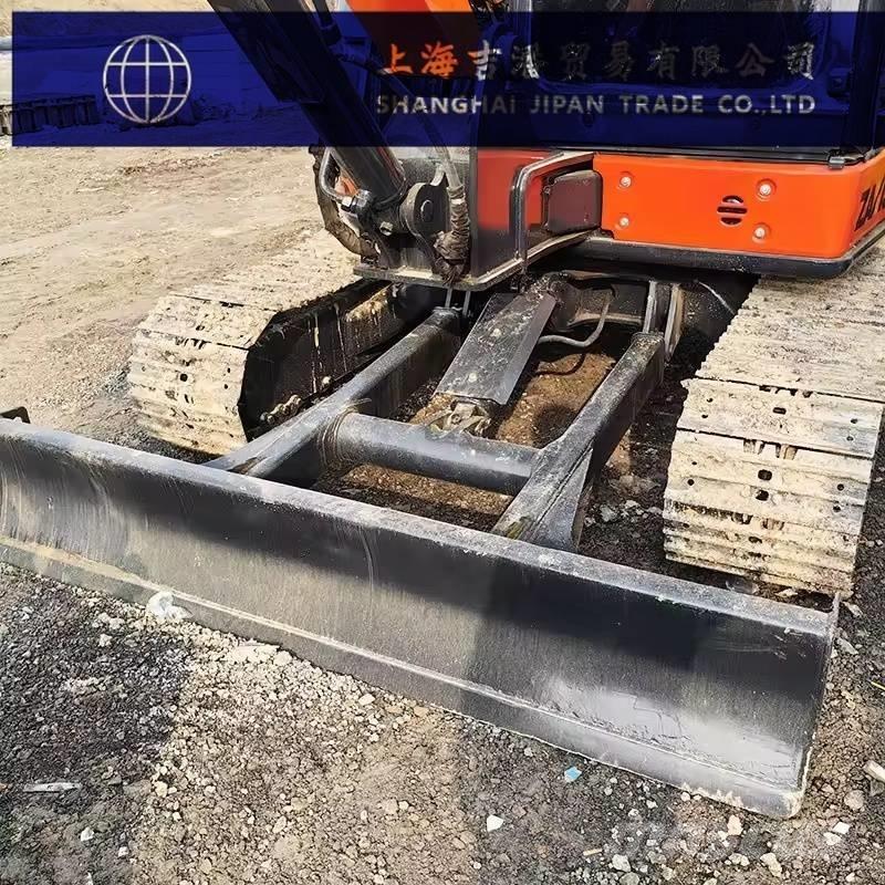 Hitachi ZX 55 Lánctalpas kotrók