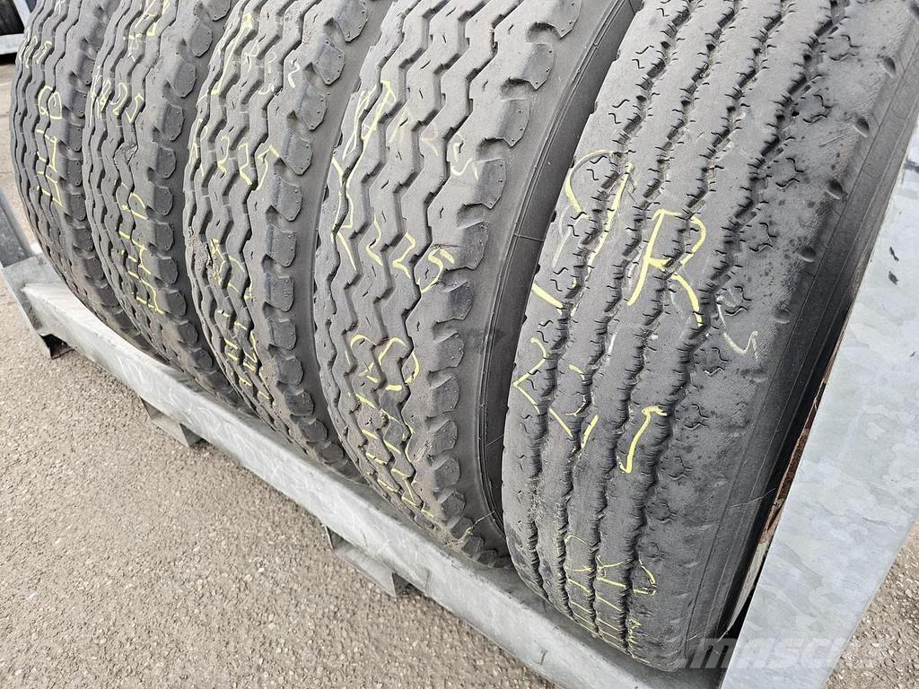 Uniroyal 9 R 22.5 Félpótkocsi alvázak