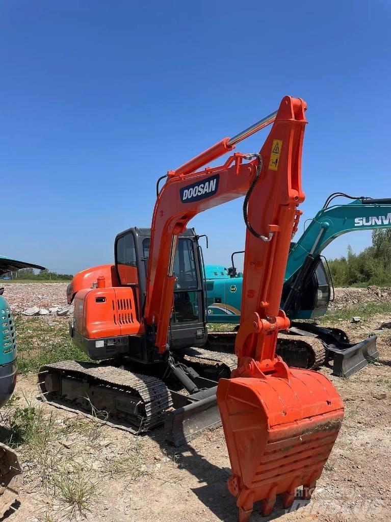 Doosan DX60 Lánctalpas kotrók