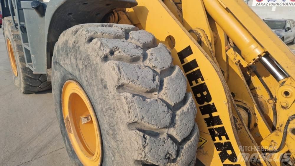 Liebherr 556 Gumikerekes homlokrakodók