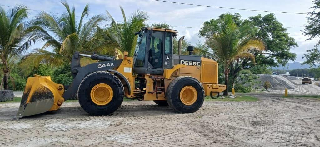 John Deere 644 K Gumikerekes homlokrakodók