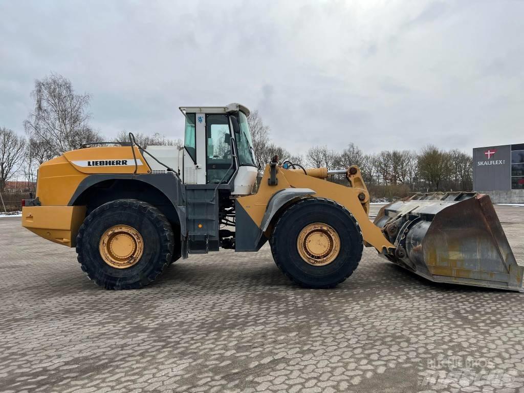 Liebherr 580 Gumikerekes homlokrakodók