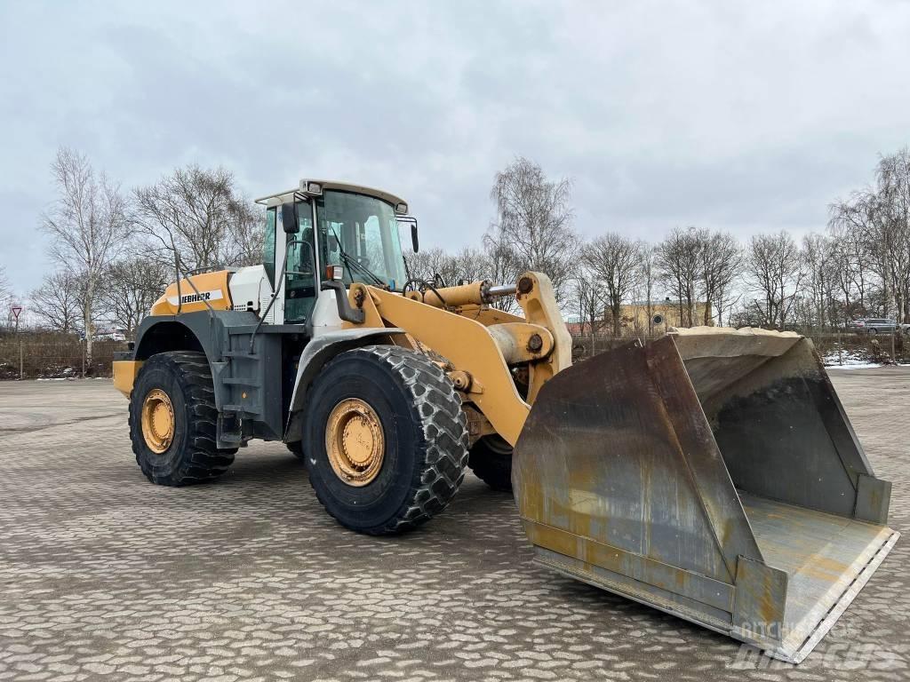 Liebherr 580 Gumikerekes homlokrakodók