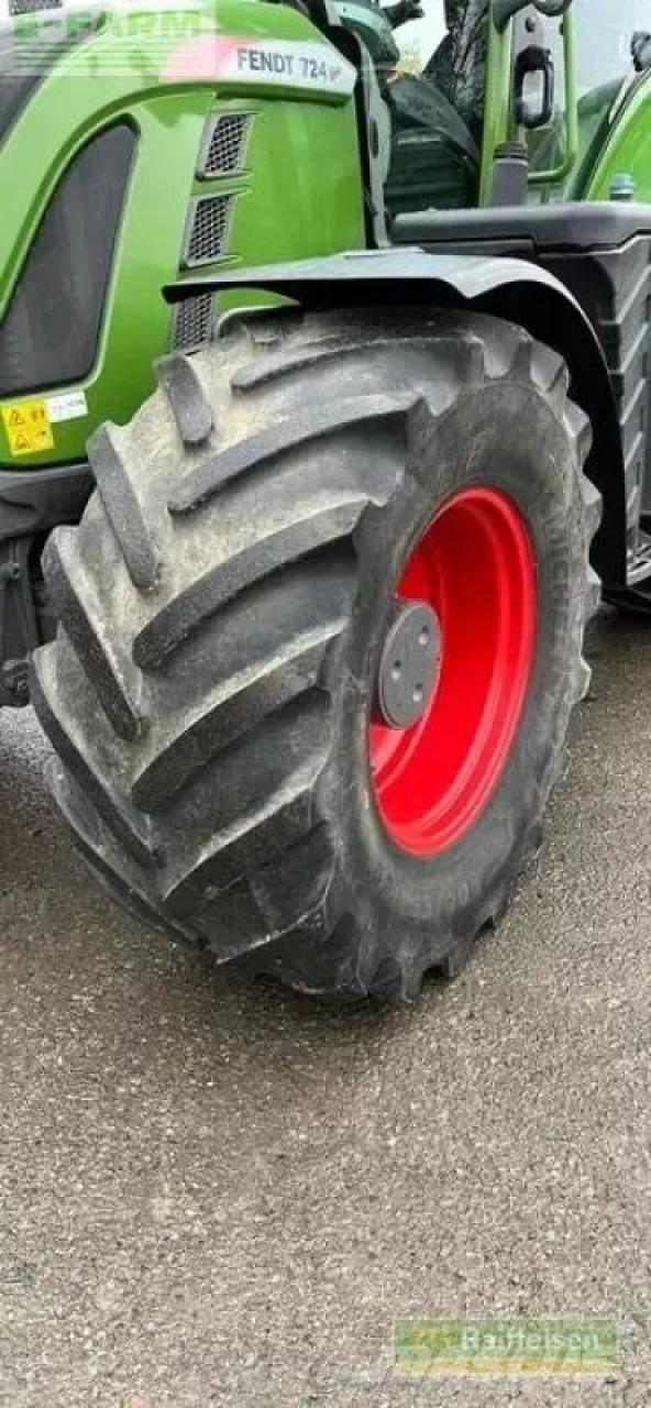 Fendt 724 vario Traktorok