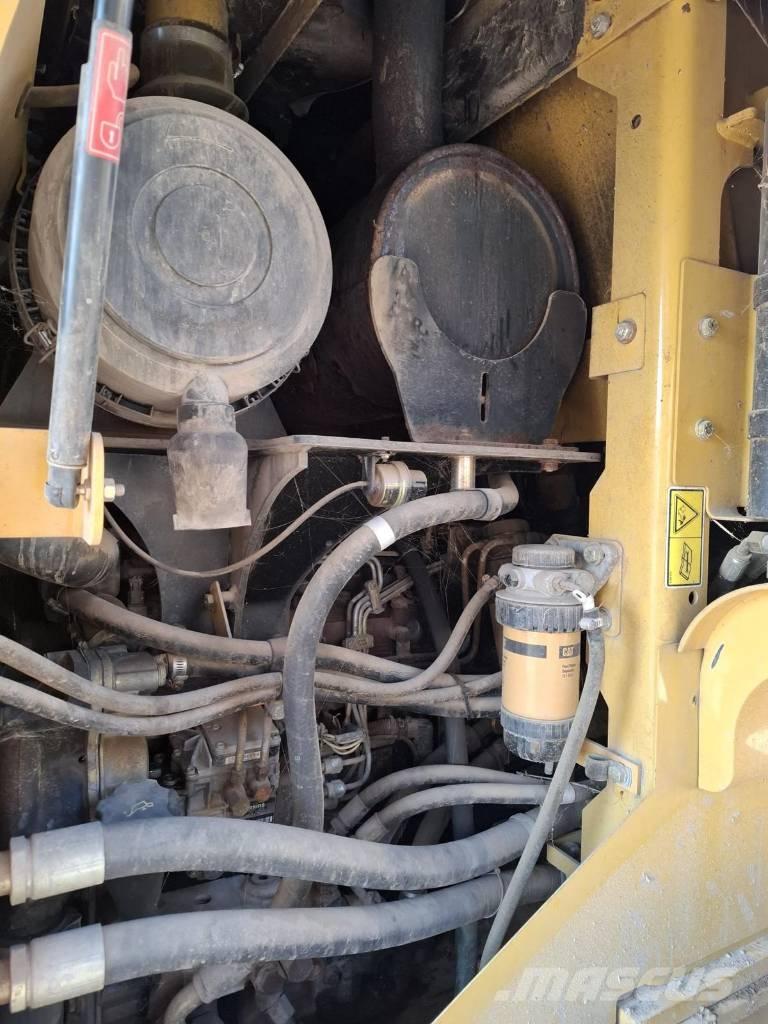 CAT 930 G Gumikerekes homlokrakodók