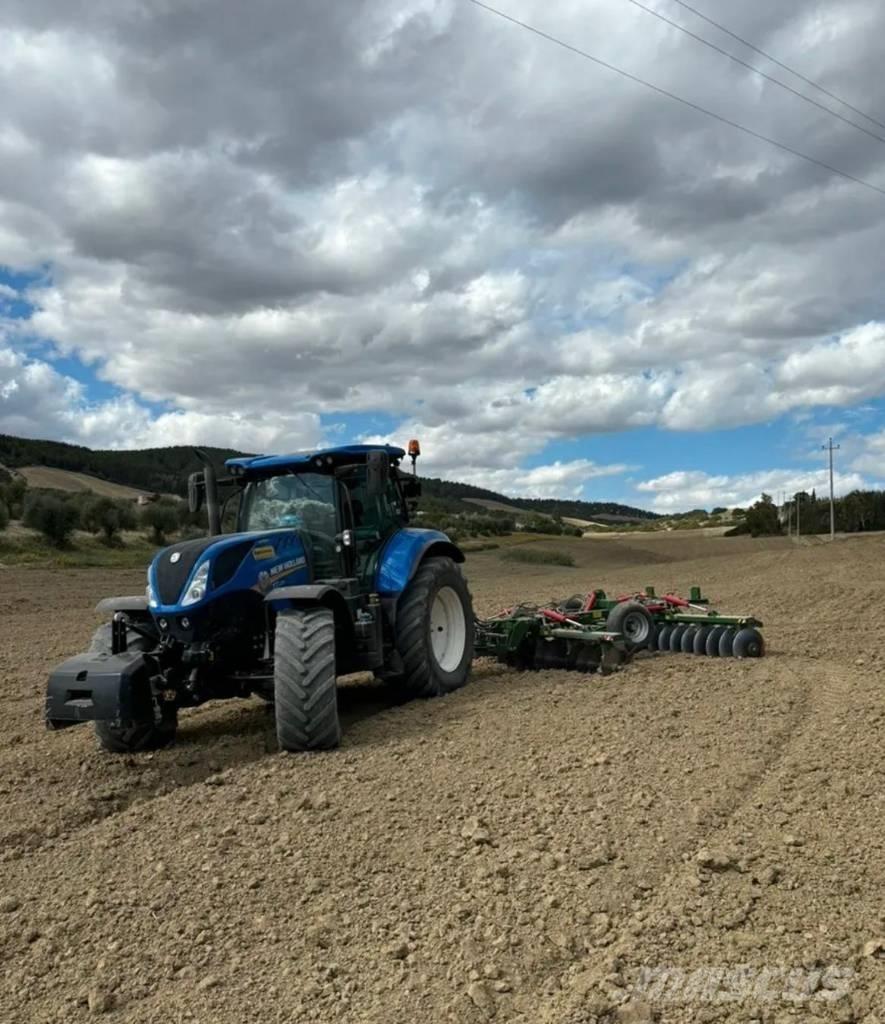 New Holland T 7.225 Traktorok