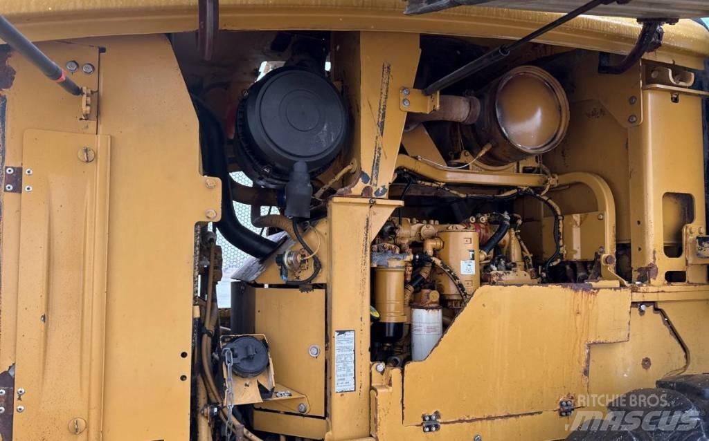 CAT 938 K Gumikerekes homlokrakodók