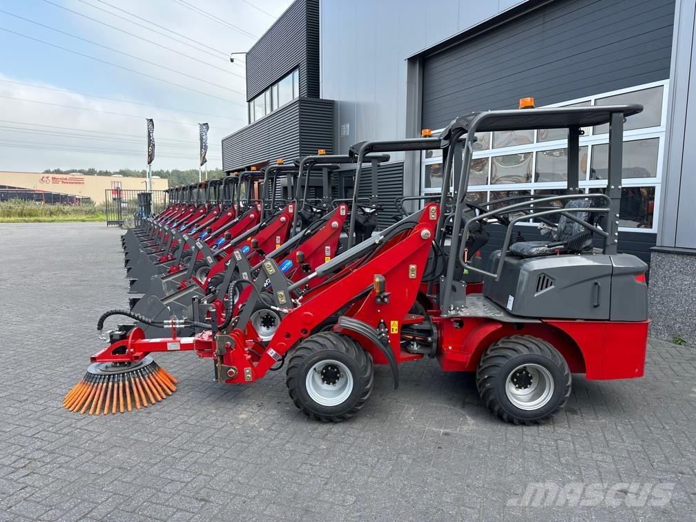  E700 ELECTRIC Gumikerekes homlokrakodók