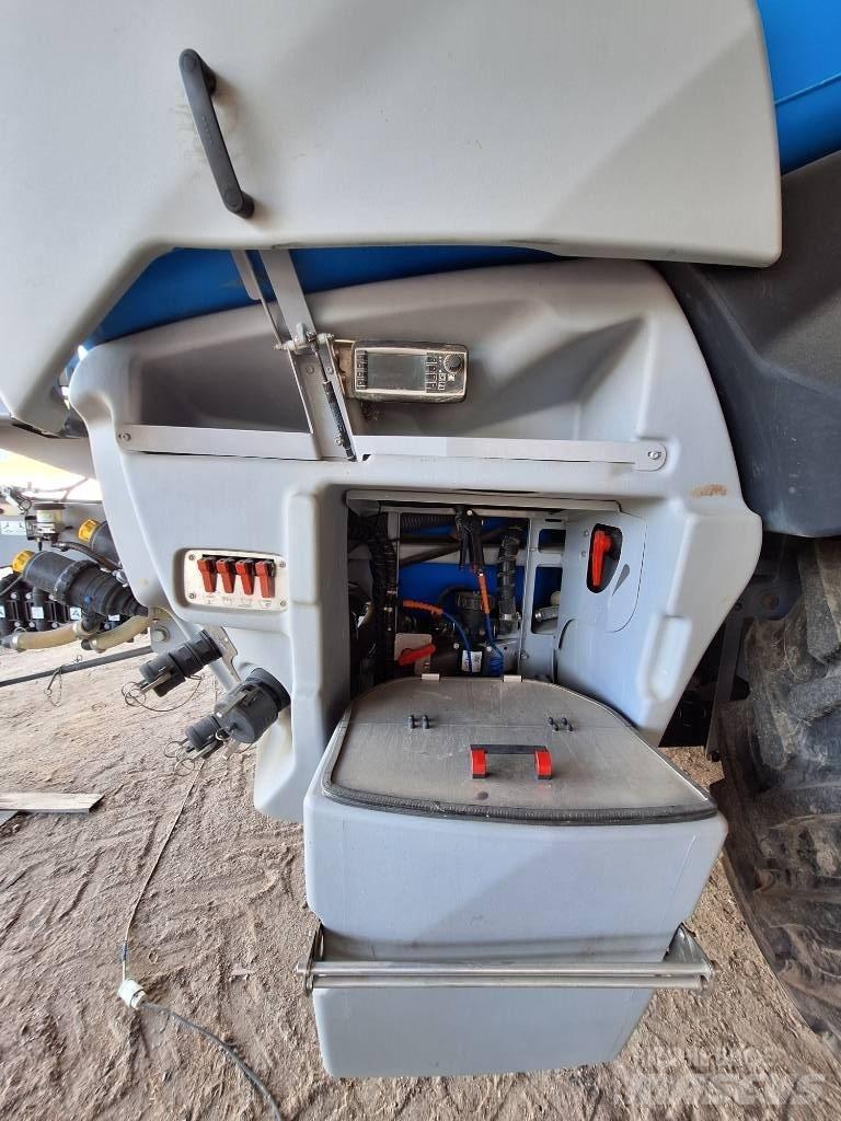 Lemken Vega 12/4000 Vontatott trágyaszórók