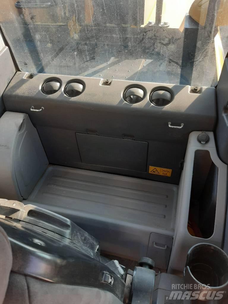 Komatsu PW180-11 Gumikerekes kotrók