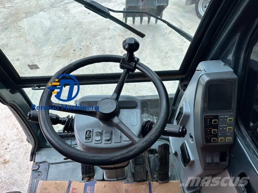 Hyundai 150W-9 Gumikerekes kotrók