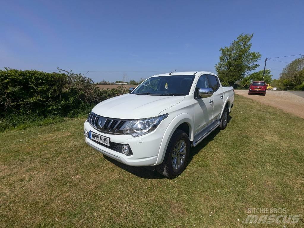 Mitsubishi L 200 Kis teherszállító/Platós kocsi