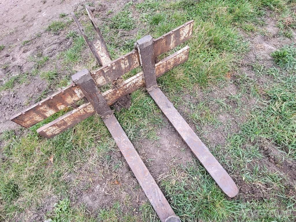 Schaeff SKL 700 Gumikerekes homlokrakodók