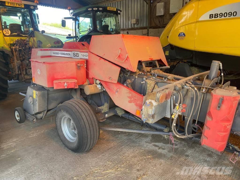 Massey Ferguson 1842 Szögletes bálázók