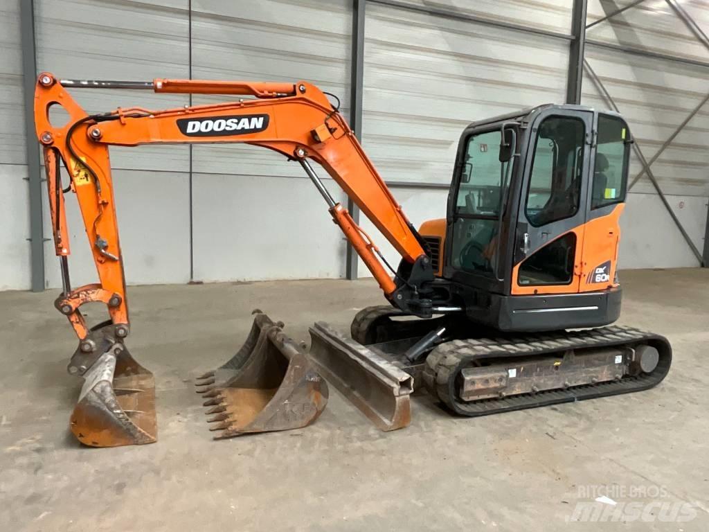 Doosan DX 60 R Mini kotrók < 7t