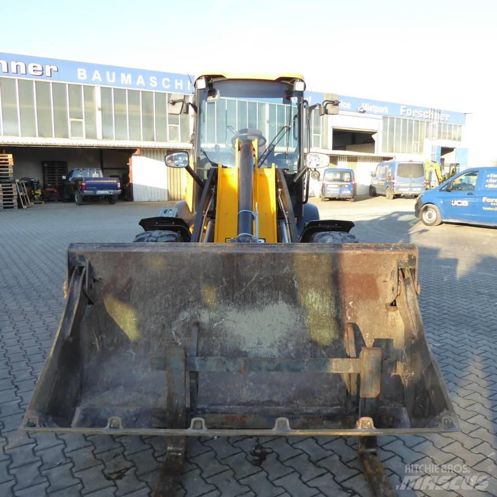 JCB 409 SV Gumikerekes homlokrakodók