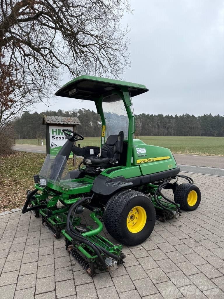 John Deere 8700 A Golfpálya fűnyírók