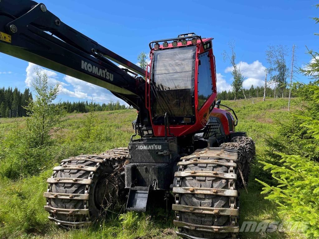 Komatsu 931 XC Betakarítók