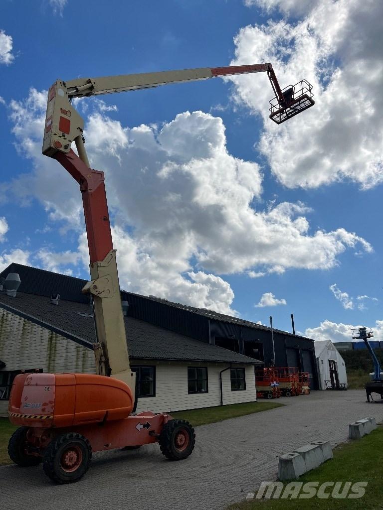 JLG 800 AJ Karos emelők