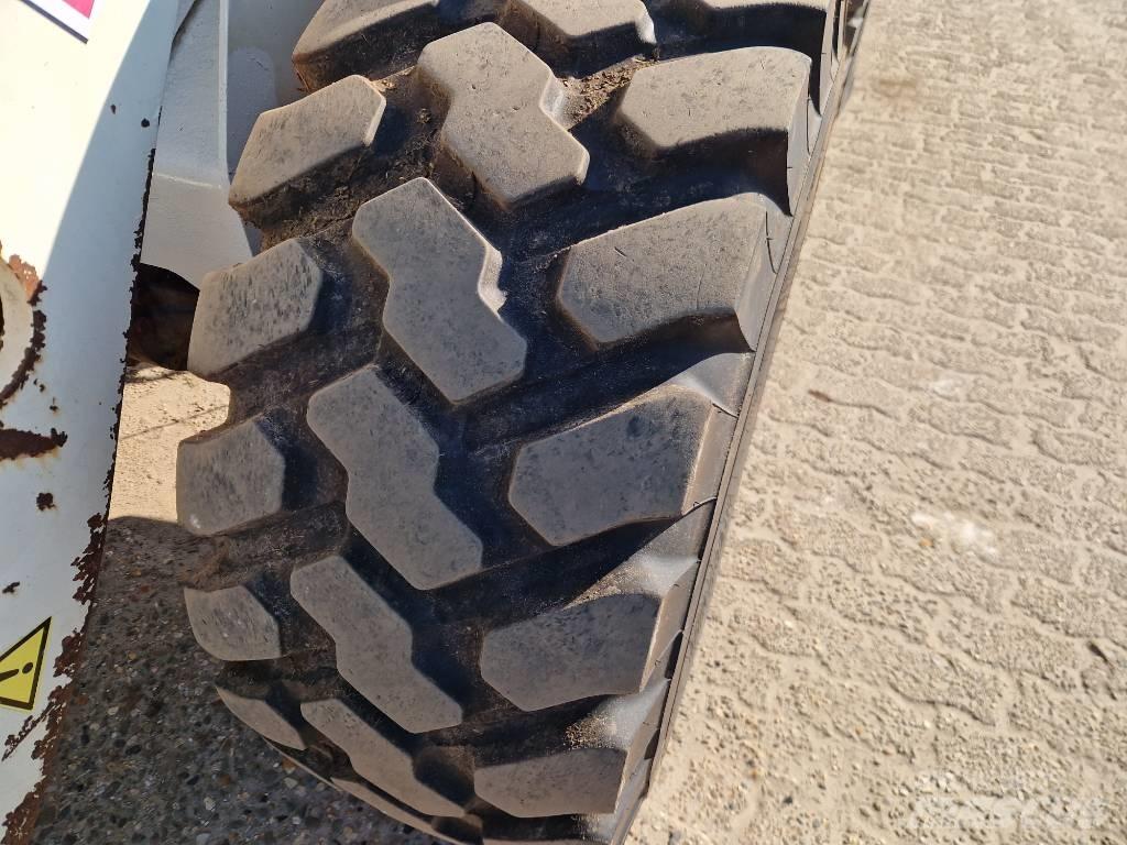 Terex TL 100 Gumikerekes homlokrakodók