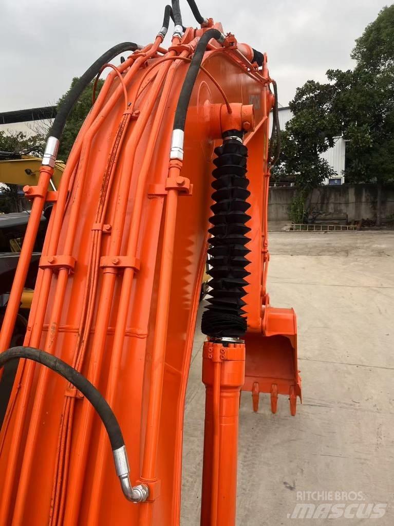 Hitachi ZX 200 Lánctalpas kotrók