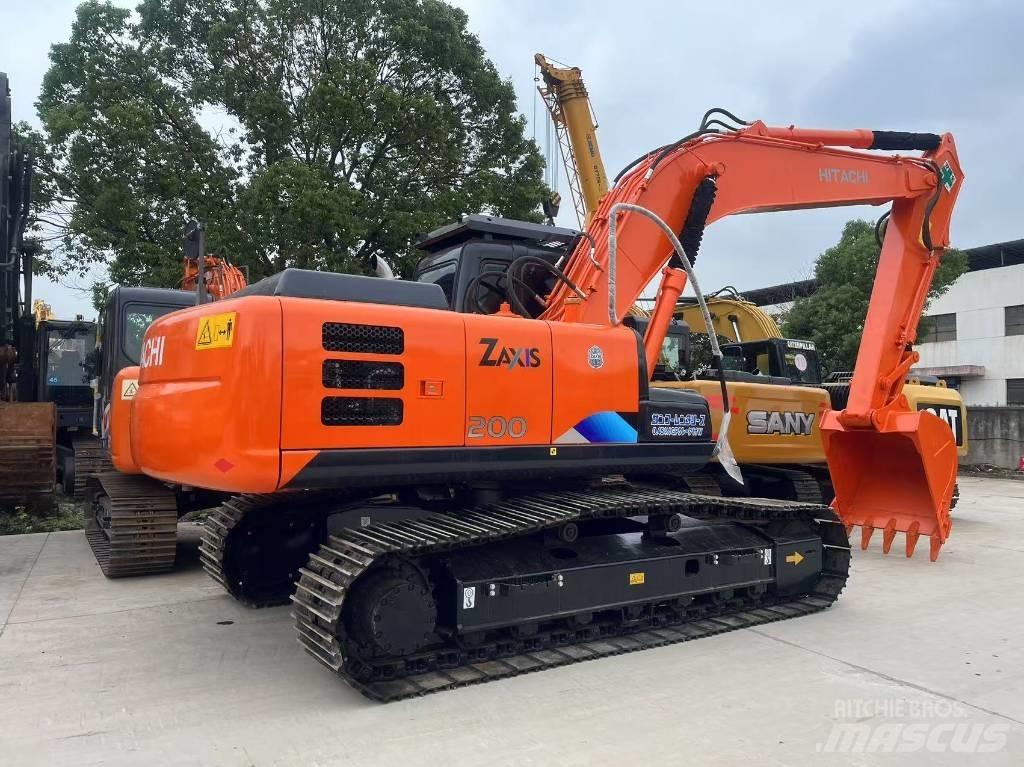Hitachi ZX 200 Lánctalpas kotrók