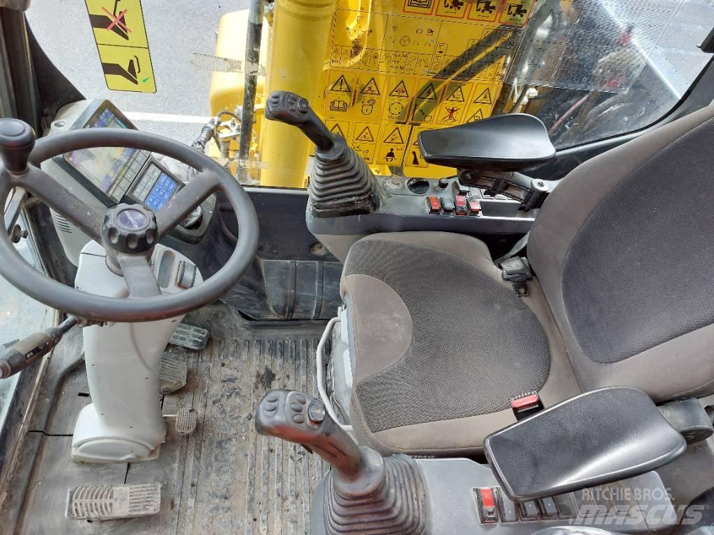 Komatsu PW148-11 Gumikerekes kotrók
