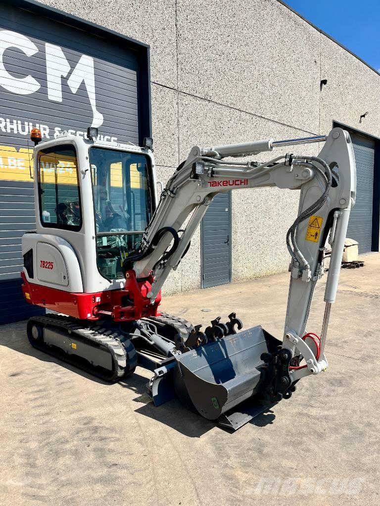 Takeuchi TB 225 Mini kotrók < 7t