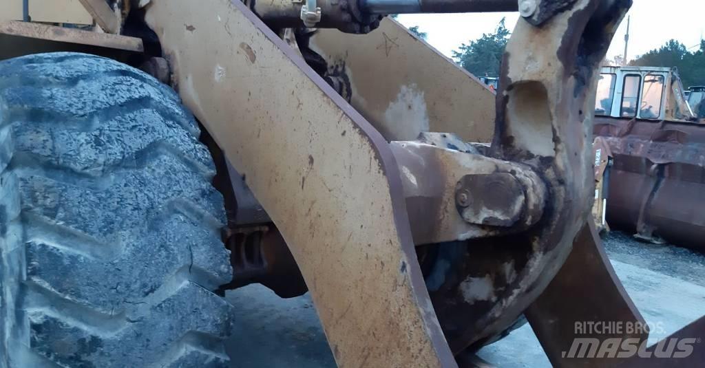 Komatsu WA500-1 Gumikerekes homlokrakodók