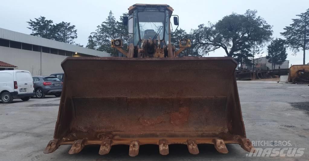 Komatsu WA500-1 Gumikerekes homlokrakodók