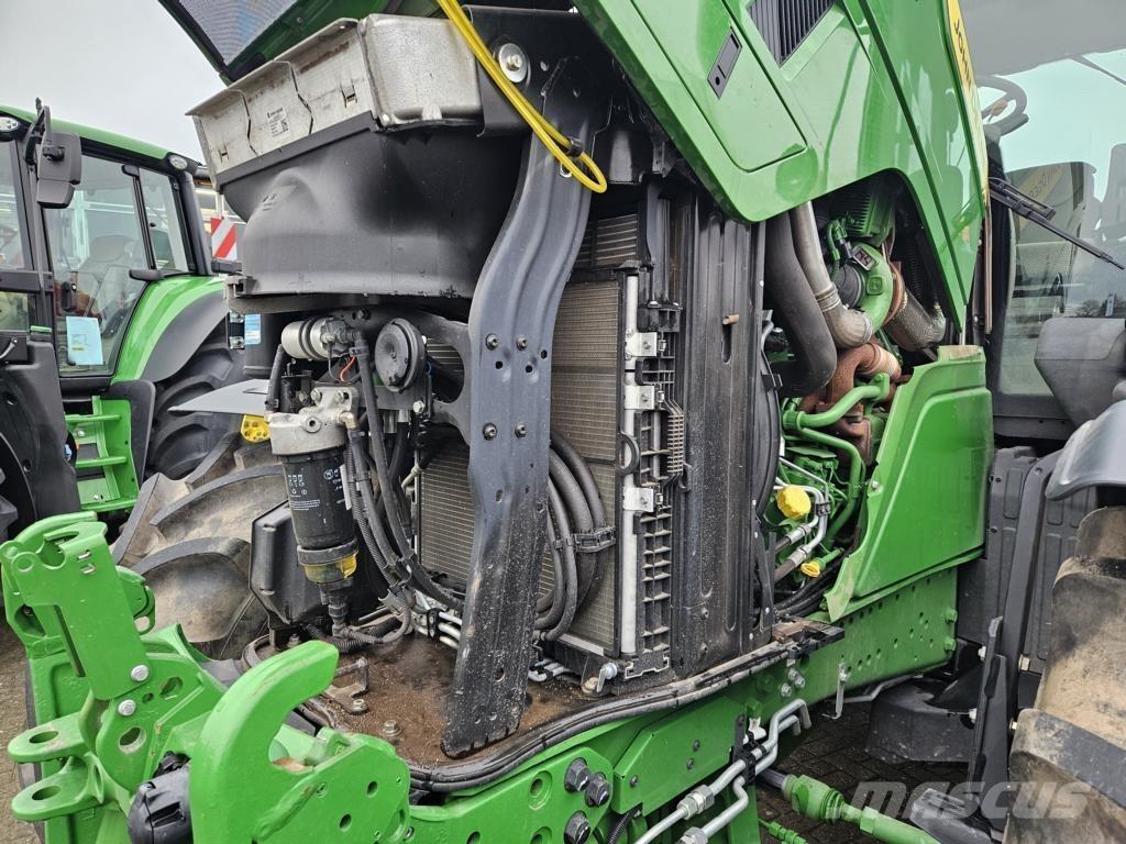 John Deere 6R215 Traktorok