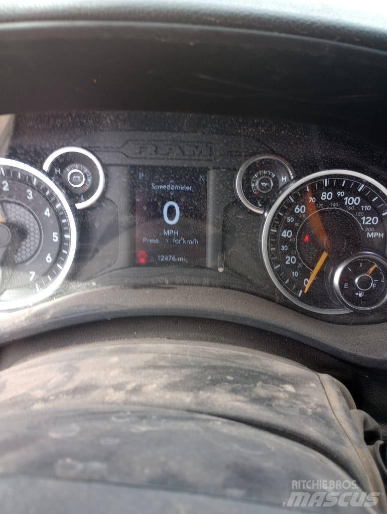 RAM 5500 Platós / Ponyvás teherautók