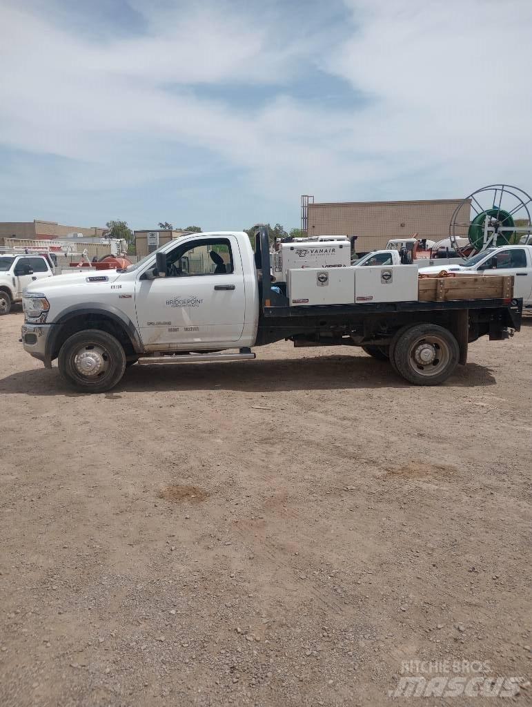 RAM 5500 Platós / Ponyvás teherautók