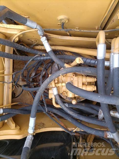 CAT 325 D Lánctalpas kotrók