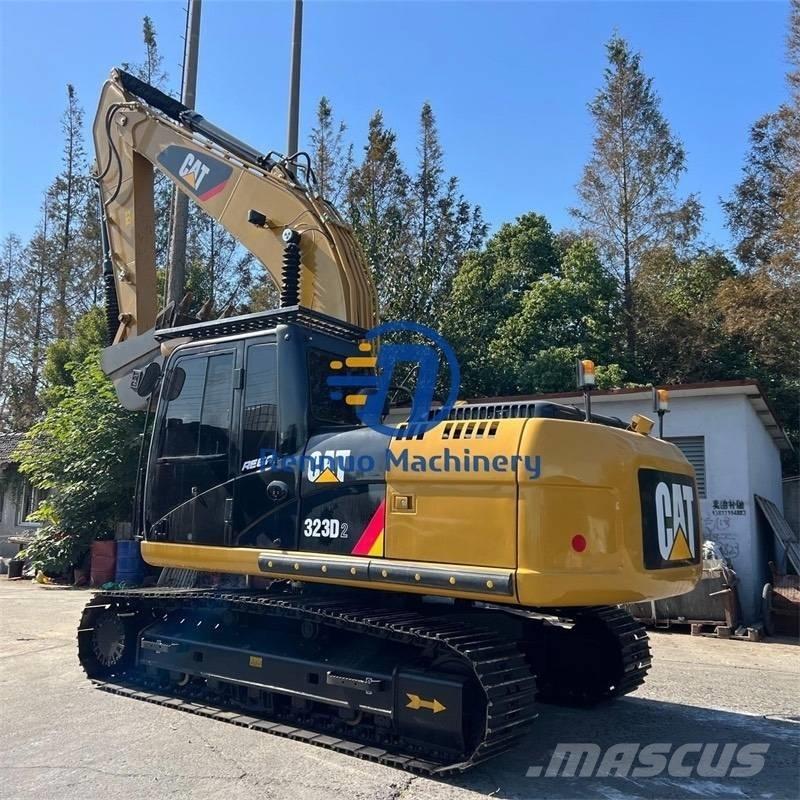 CAT 323D2 Lánctalpas kotrók