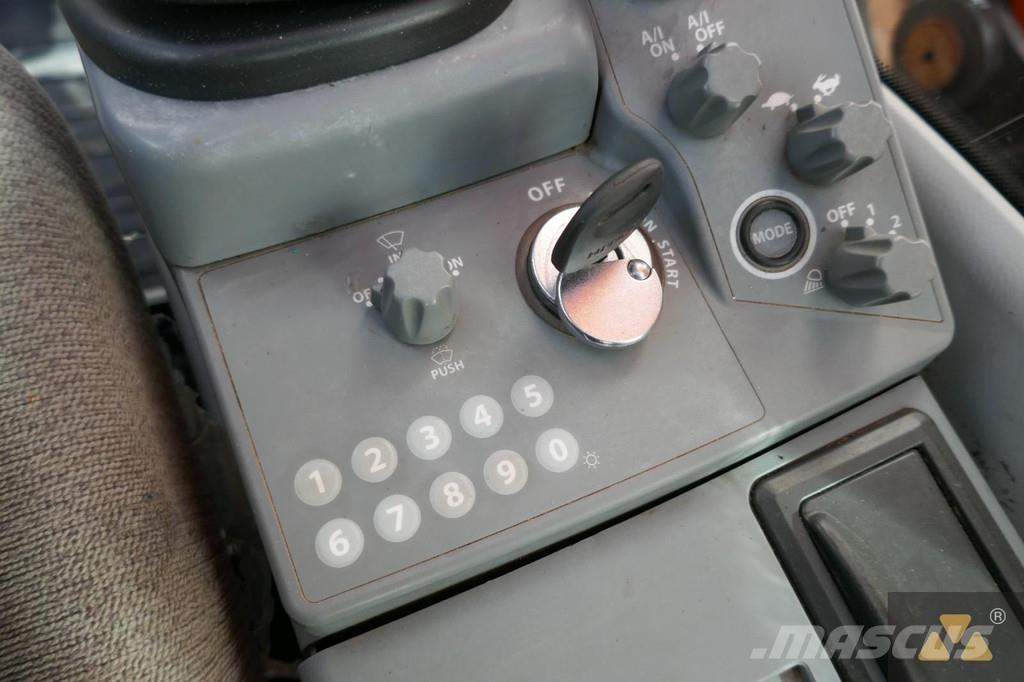 Hitachi ZX300LC-6 Lánctalpas kotrók