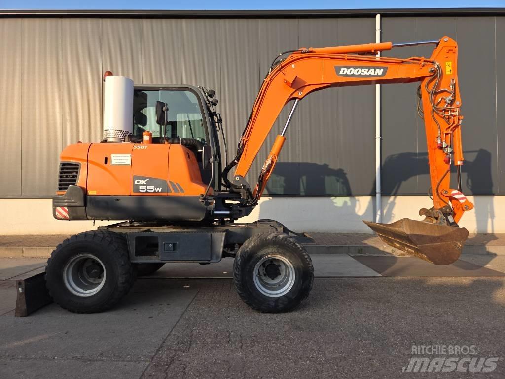 Doosan DX 55 W Gumikerekes kotrók