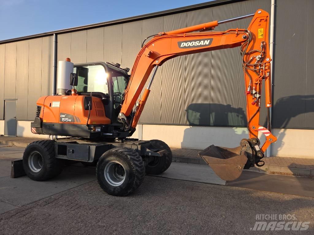 Doosan DX 55 W Gumikerekes kotrók