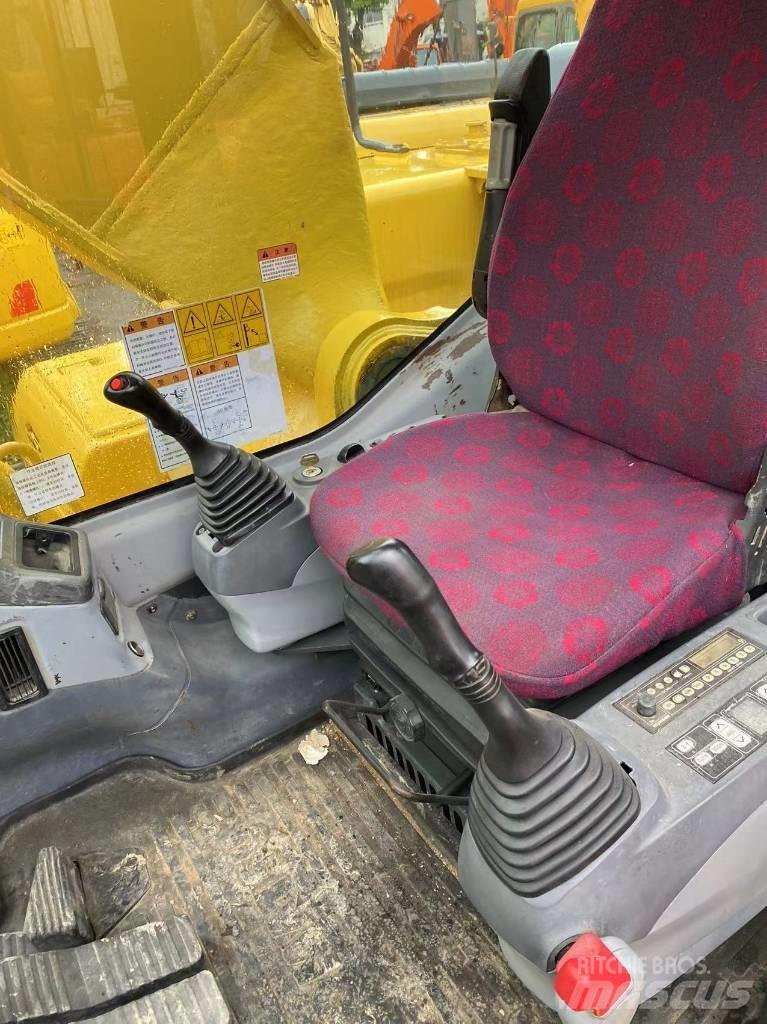 Komatsu 220 Lánctalpas kotrók