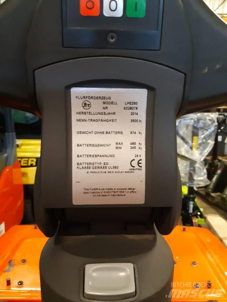 Toyota LPE250 Vezetőállásos alacsony emelőkocsi
