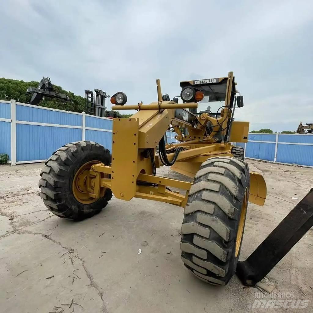 CAT 140K Gréderek
