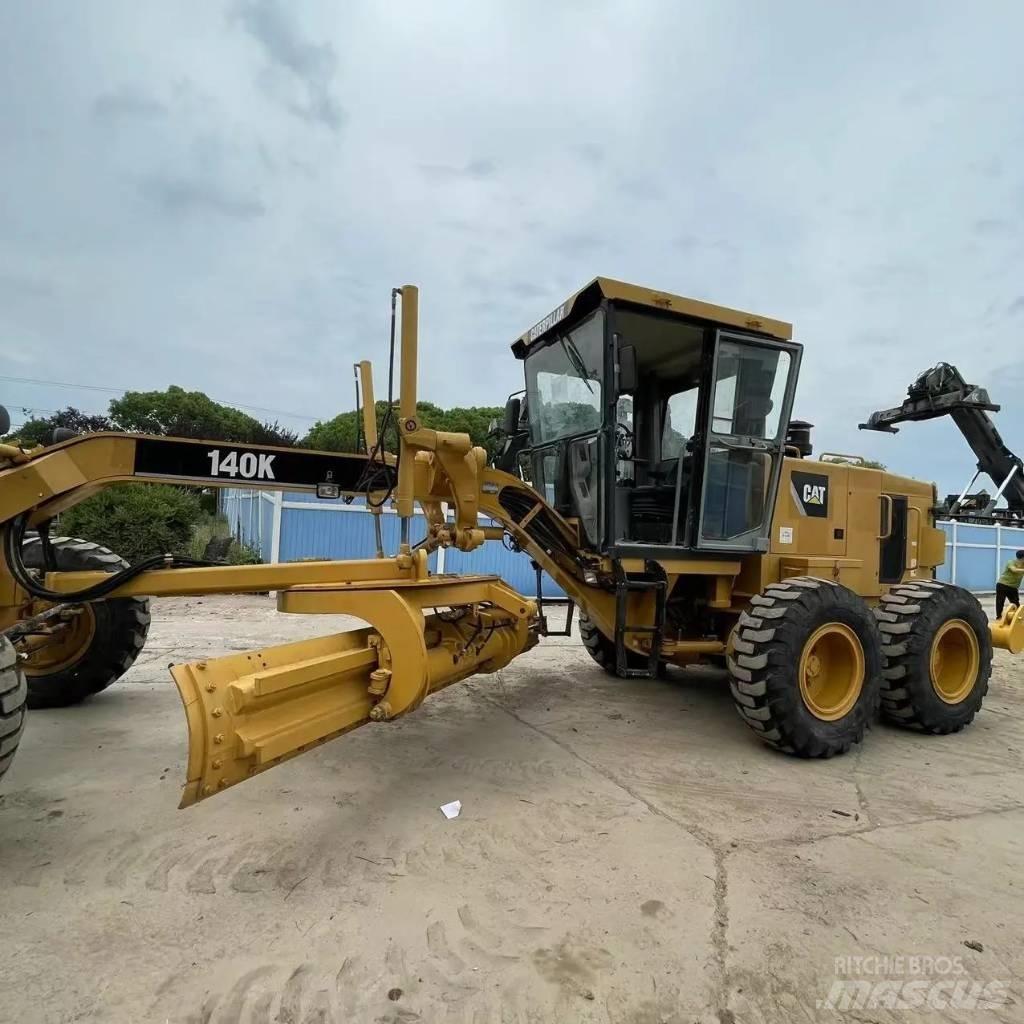 CAT 140K Gréderek