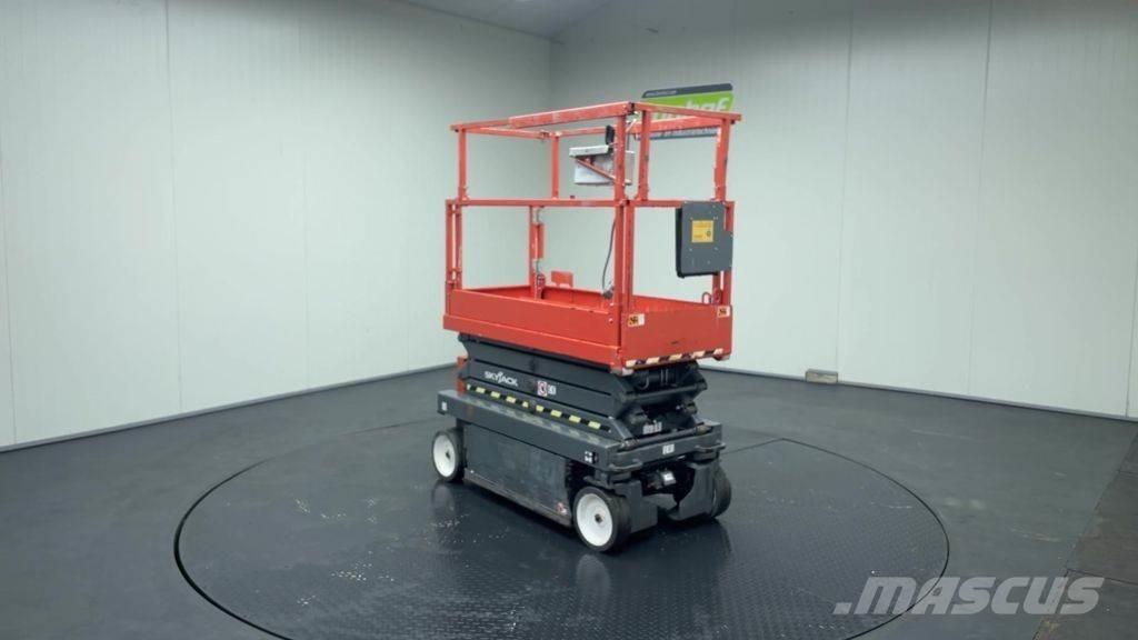 SkyJack SJ3219 Ollós emelők