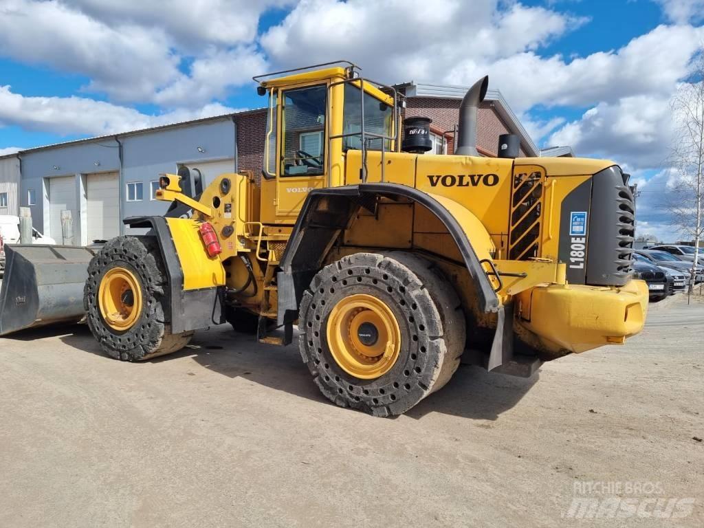 Volvo L 180 E Gumikerekes homlokrakodók