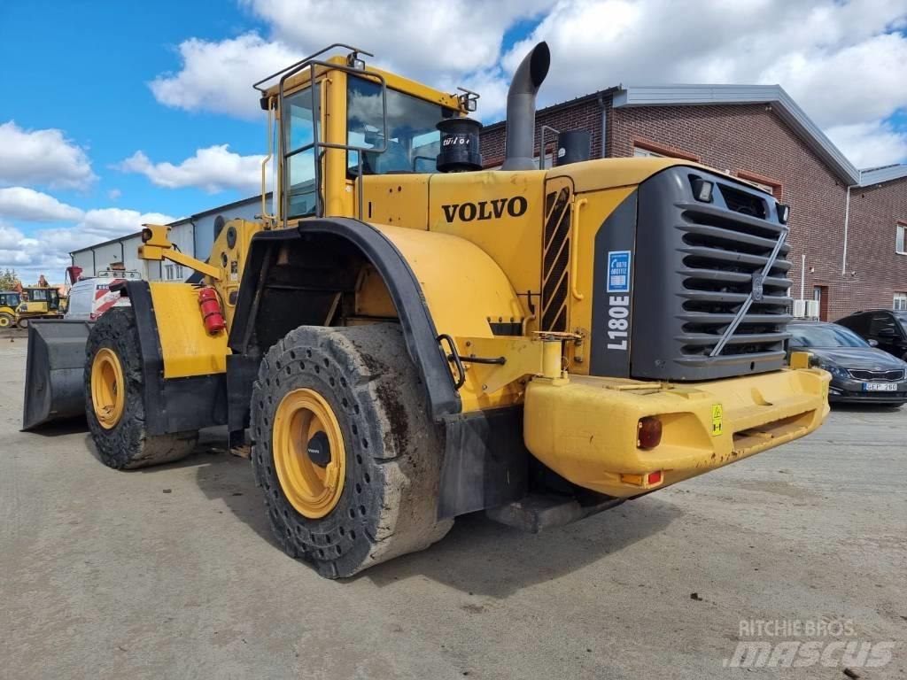 Volvo L 180 E Gumikerekes homlokrakodók