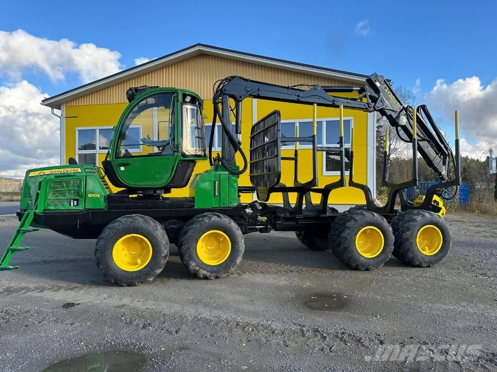 John Deere 810 E Kihordók