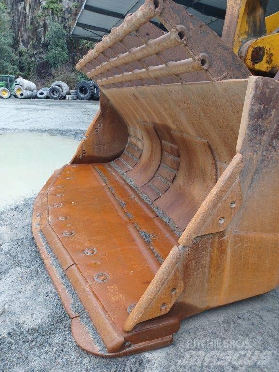 Komatsu WA800-3 Gumikerekes homlokrakodók