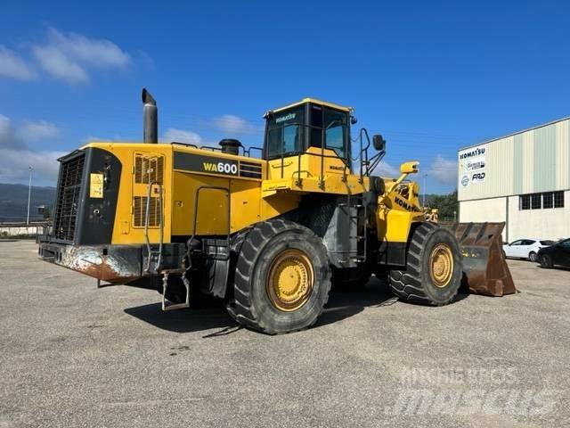 Komatsu WA 600-6 Gumikerekes homlokrakodók