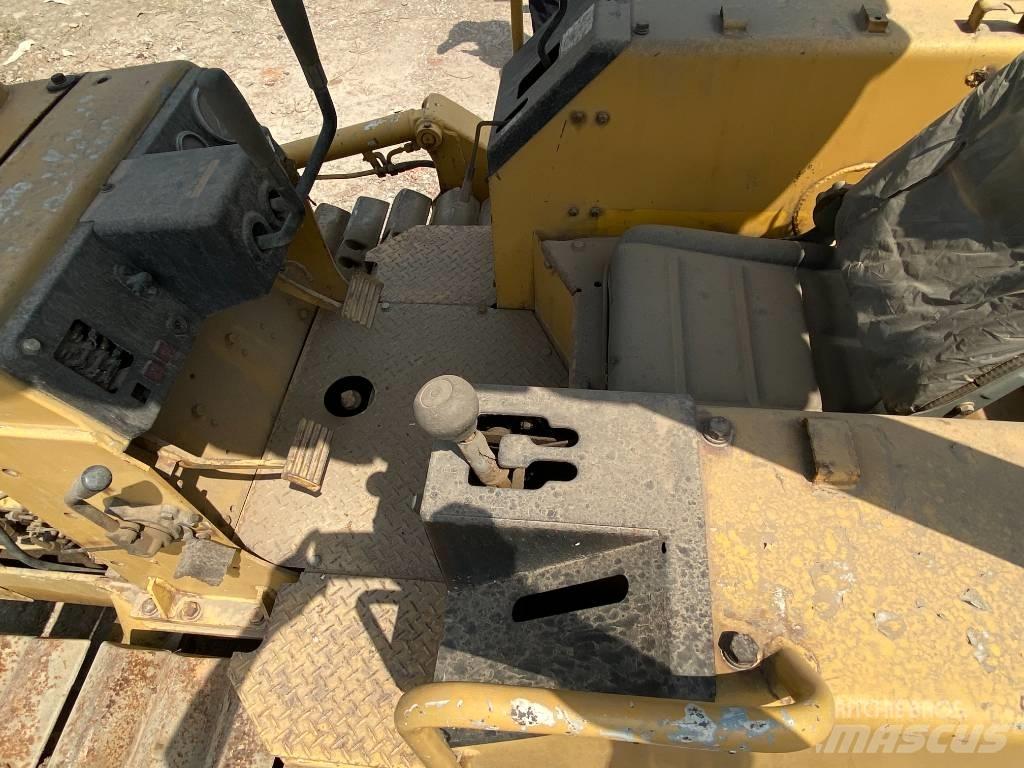 Komatsu D21P-6 lánctalpas dózerek