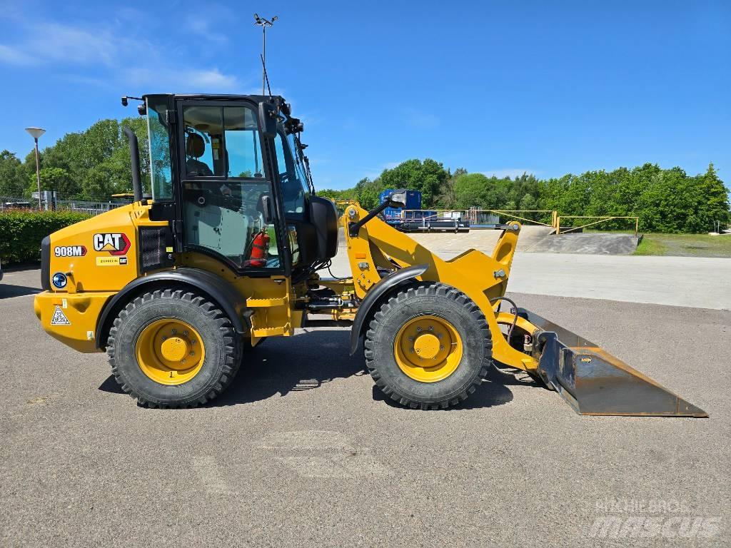 CAT 908 M Gumikerekes homlokrakodók